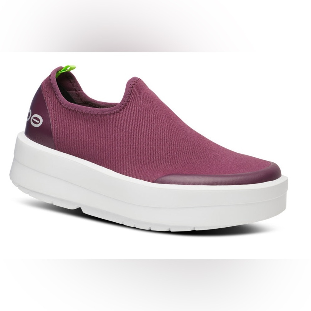 Oofos Women's Canvas Slip-On Sneakers - White and Mulberry